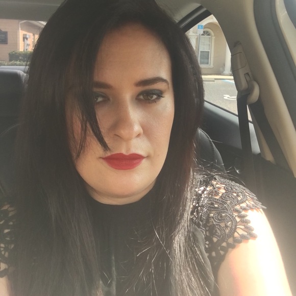 Meet your Posher, Jennifer - Picture 1 of 1